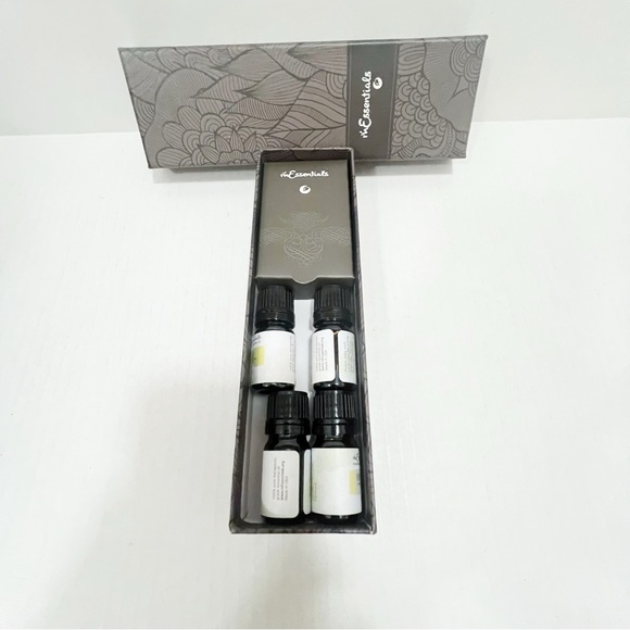 New mEssential Oil Tree Of Life Diffuser Necklace Aromatherapy Set - Picture 4 of 4